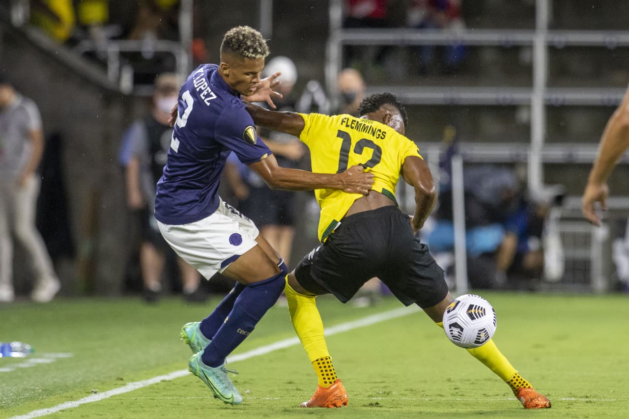Con solitario gol de Bryan Ruiz, Costa Rica vence 1-0 a Jamaica y consigue paso perfecto a los cuartos de final.