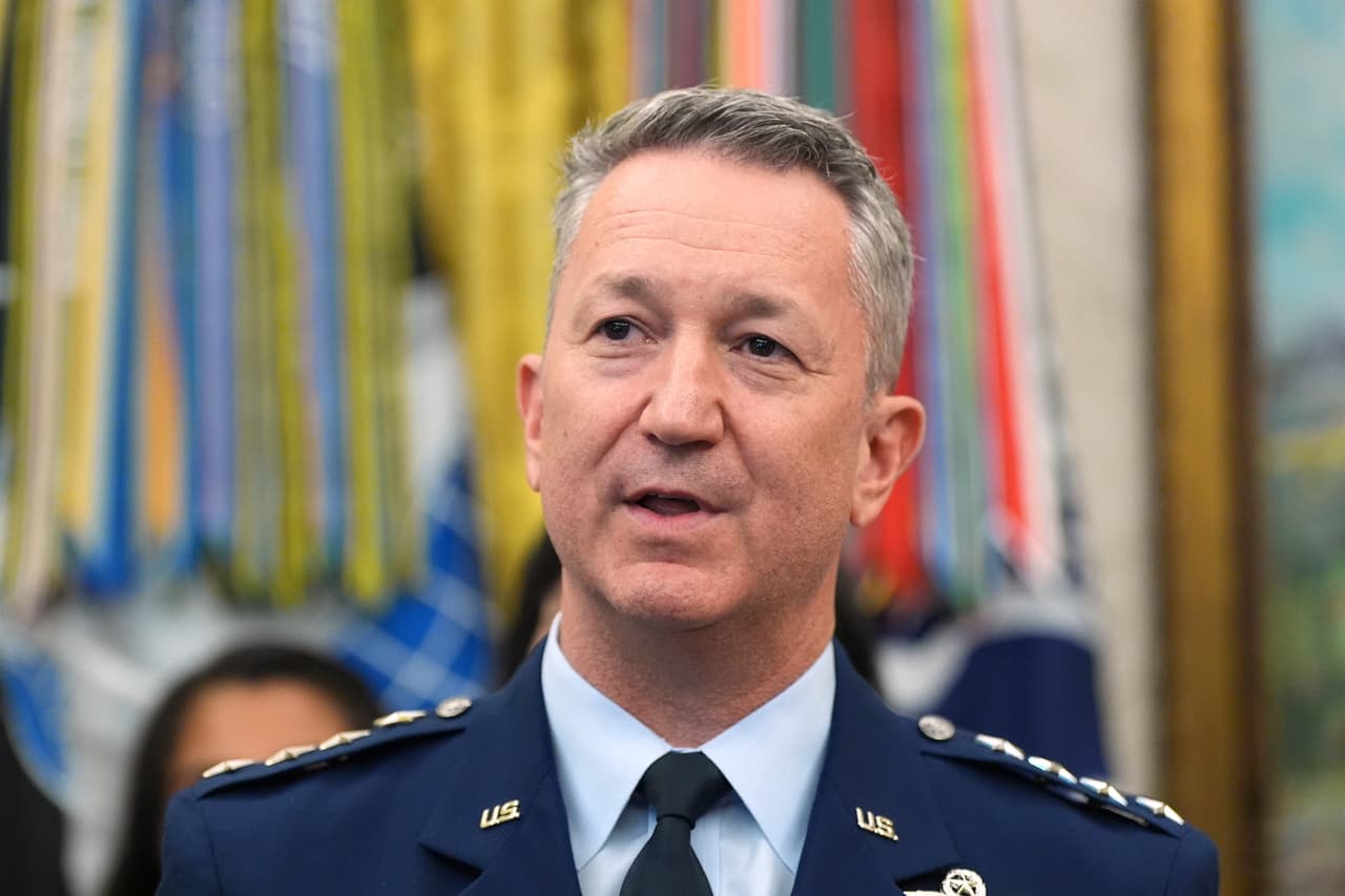 Máximo general dice que el Ejército de EEUU no planea enviar tropas a las urnas en noviembre