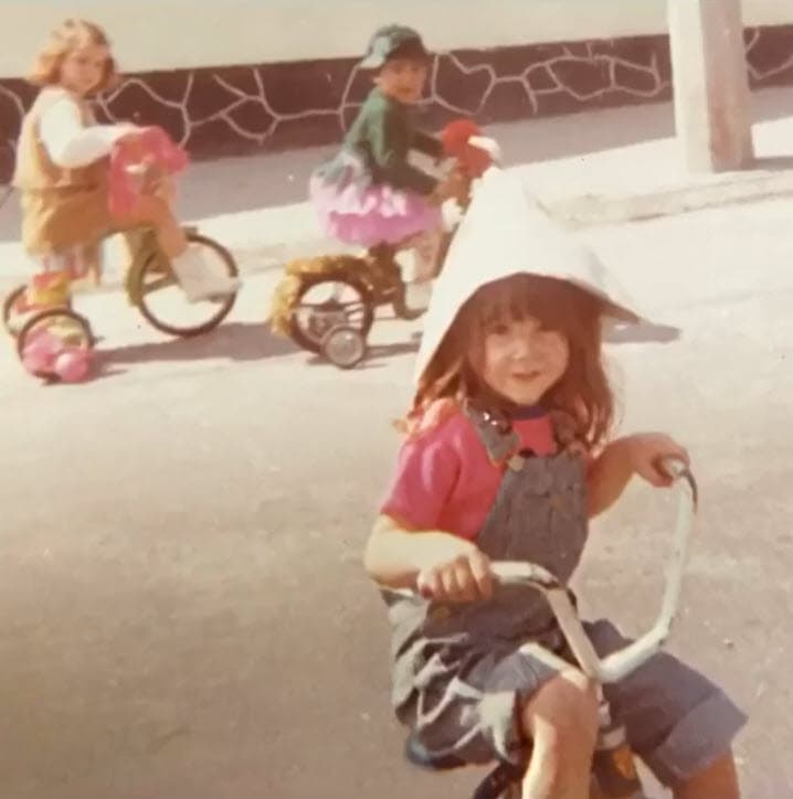 Por aquellos días, Legarreta deseaba con ímpetu ciertos regalos que le pedía a Santa Claus, pero la situación económica truncaba esos sueños. 
<br>