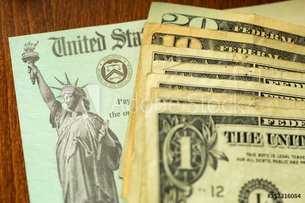 Recibirás el cheque de estímulo aprobado por la administración de Joe Biden 
<b>si eres una persona soltera con un sueldo anual máximo de $75, 000 </b>o si 
<b>junto a tu pareja el sueldo no sobrepasa los $150,000.</b>