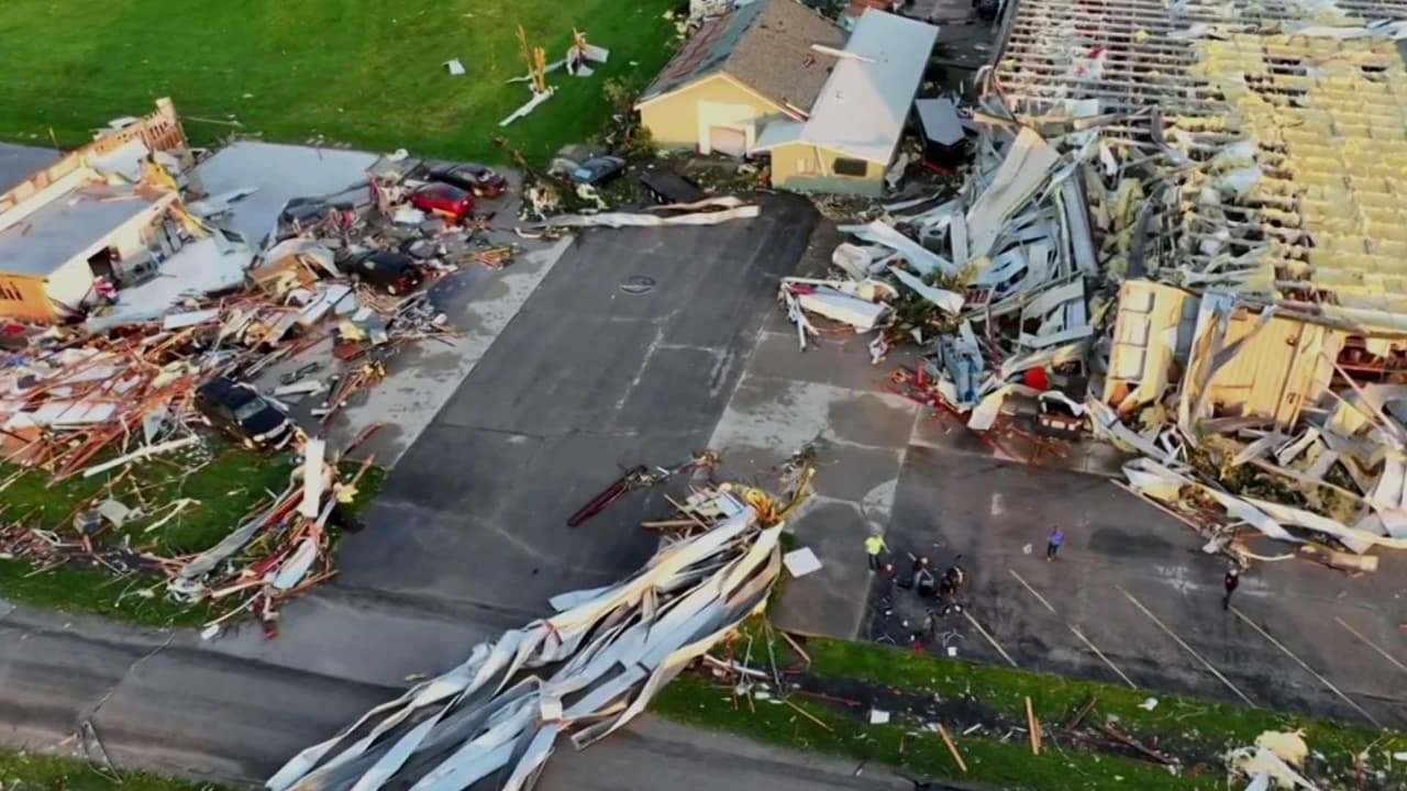 Tornados causan graves daños y dejan miles sin luz en Illinois