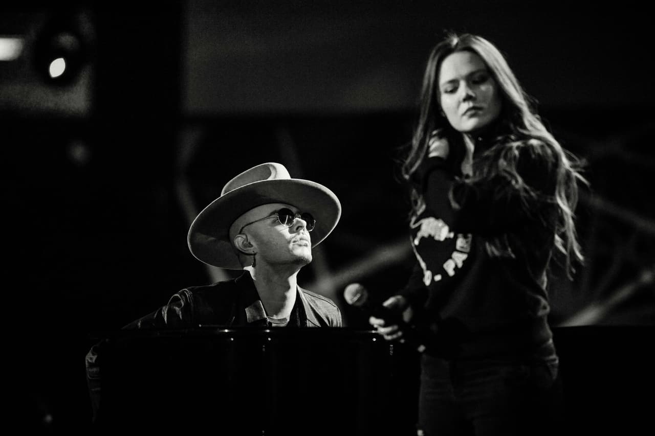 Jesse & Joy fueron uno de los últimos en ensayar en el segundía de Latin GRAMMY.