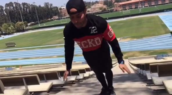 Royce también comparte que subir escaleras de un estadio y hacer ahí brincos y lagartijas funciona a la perfección.