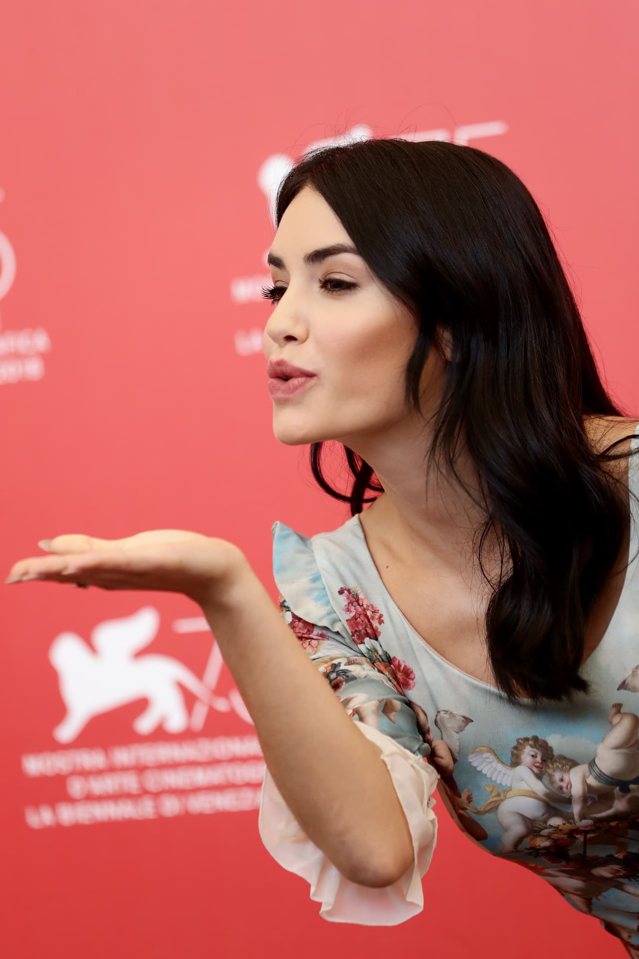 En plena promoción del Brava Tour, la cuarta gira de Lali, con la que promociona su tercer álbum de estudio, 'Brava', la intérprete argentina usó una de las aplicaciones de Instagram para invitar a sus seguidores a hacerle preguntas.