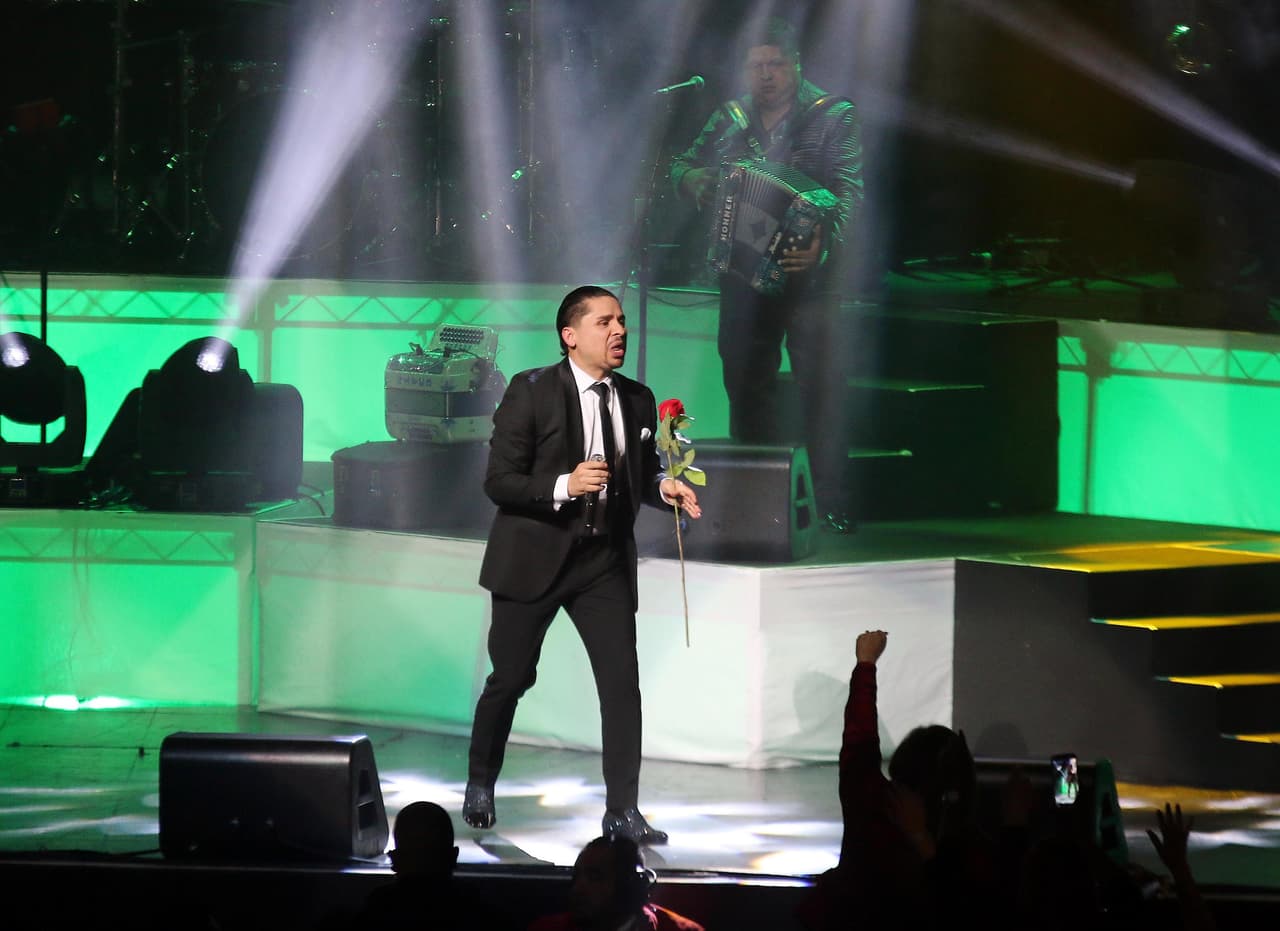 Y el público le deseó la mejor de las suertes.