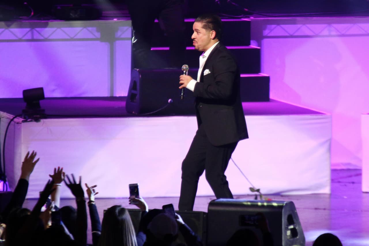 "Vamos a improvisar porque a mi también me gusta, y dicen que no hay 'Chapo' que no sea bravo..."