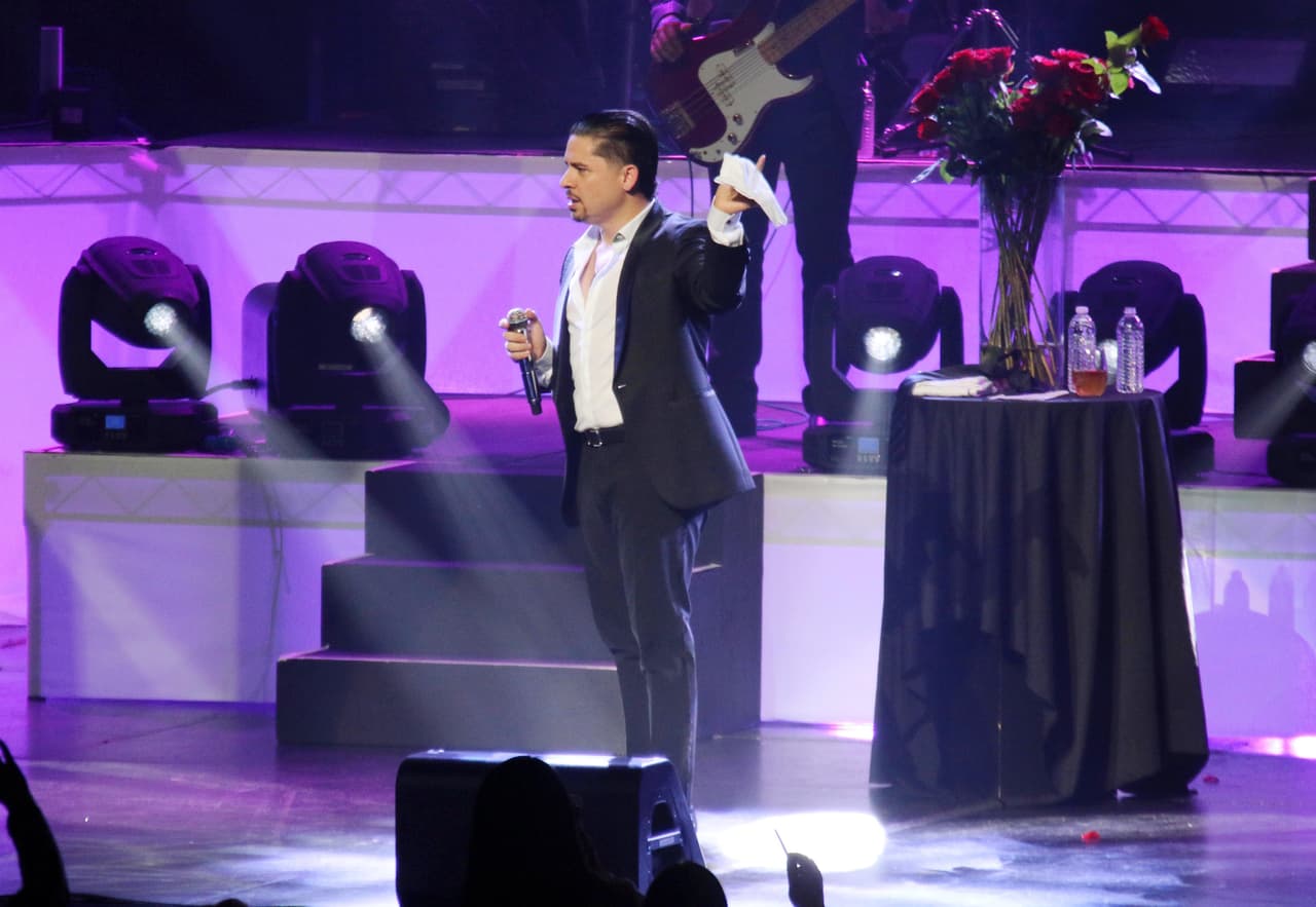 "Primeramente le quiero dar gracias a cada uno de ustedes esta noche... incluyendo a mi familia, mis fanáticos, la gente que oró por mi y a ti que estás atrás".