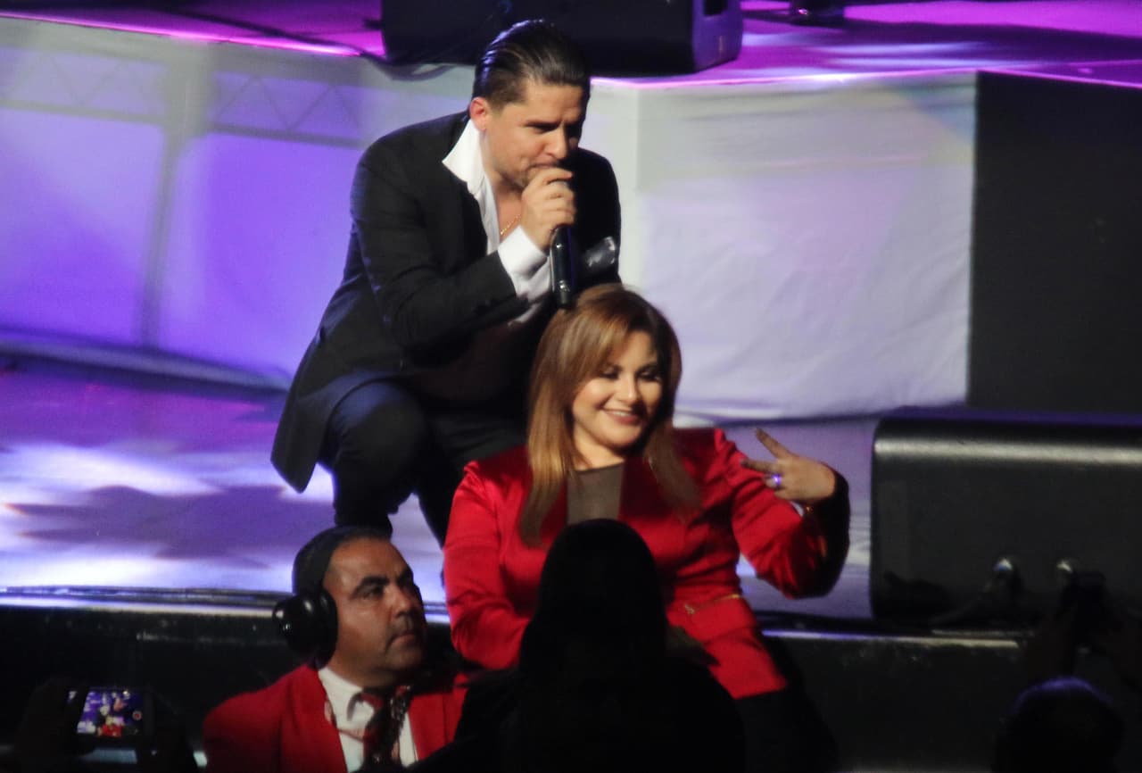 Las fanáticas hicieron de todo con tal de posar junto a Larry.