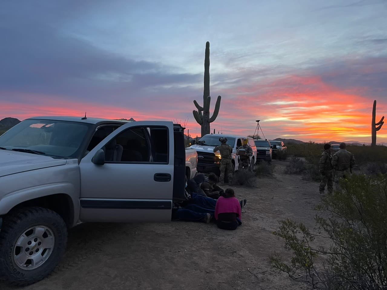 Agentes de BORTAC del Sector Tucson aprehendieron a nueve ciudadanos guatemaltecos en una zona rural al oeste de Tucson.