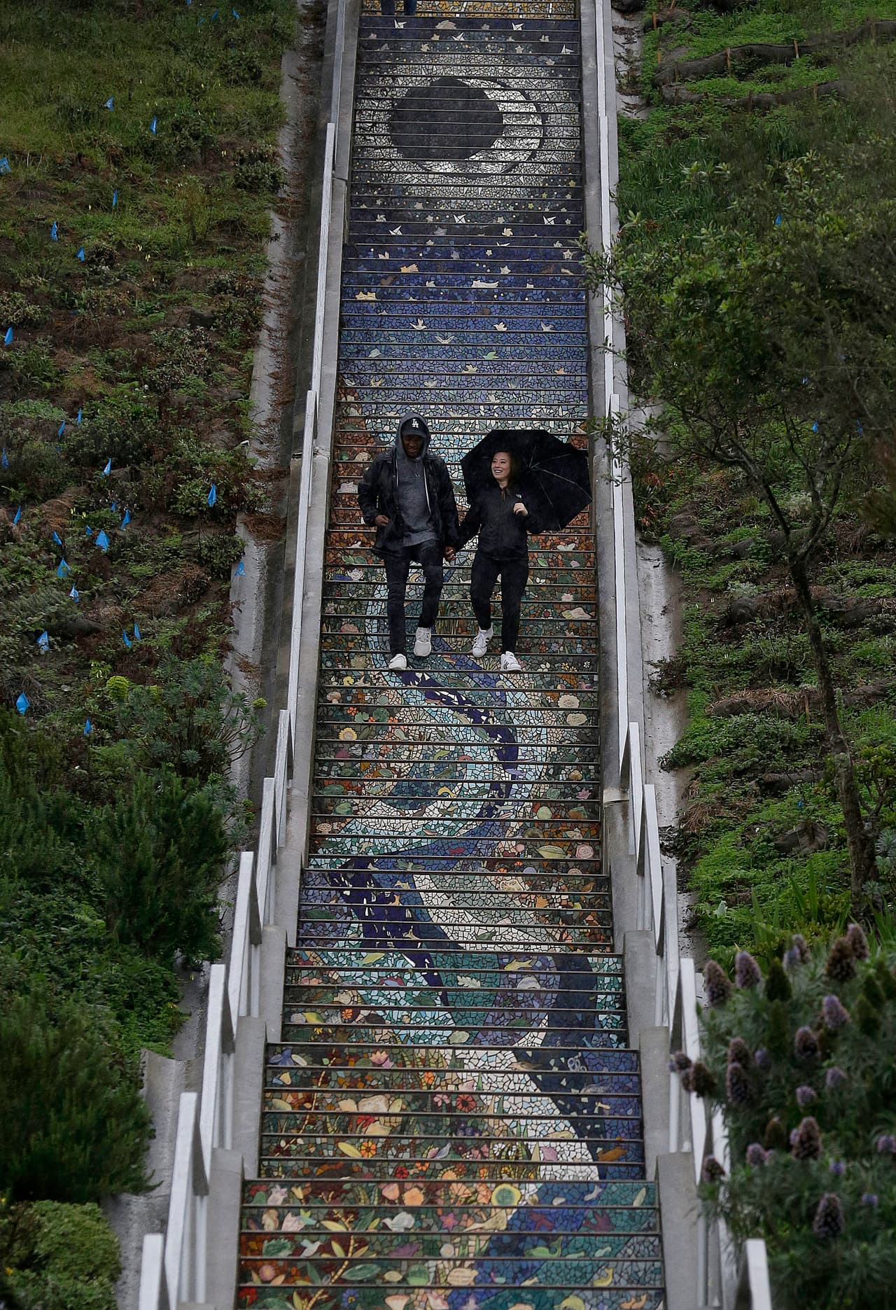 Las tormentas cruzaron por el norte del estado el jueves y arribaron al sur de la California en la noche.