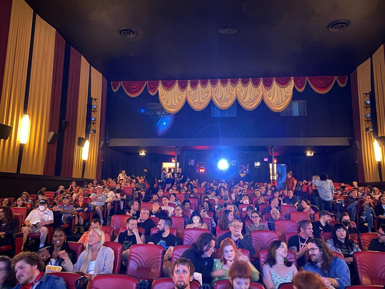 <b>Evento</b>: Atlanta Film Festival
<br>
<b>Fechas</b>: 25 de abril al 5 de mayo
<br>
<b>Lugar</b>: Varios lugares
<br>
<b>Sitio web</b>: 
<a href="https://www.atlantafilmfestival.com/">https://www.atlantafilmfestival.com/</a> 
<br>
<br>Gran festival anual de cine con proyecciones y otros eventos en varios lugares de Atlanta.