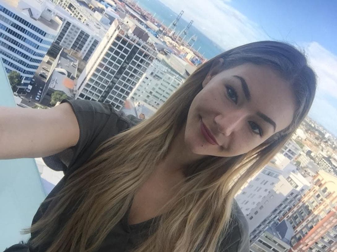 Pero los problemas que enfrentó en esa época la hicieron subir de peso, 
<b>llegando a pesar más de 200 libras a los 16 años</b>.
<br>