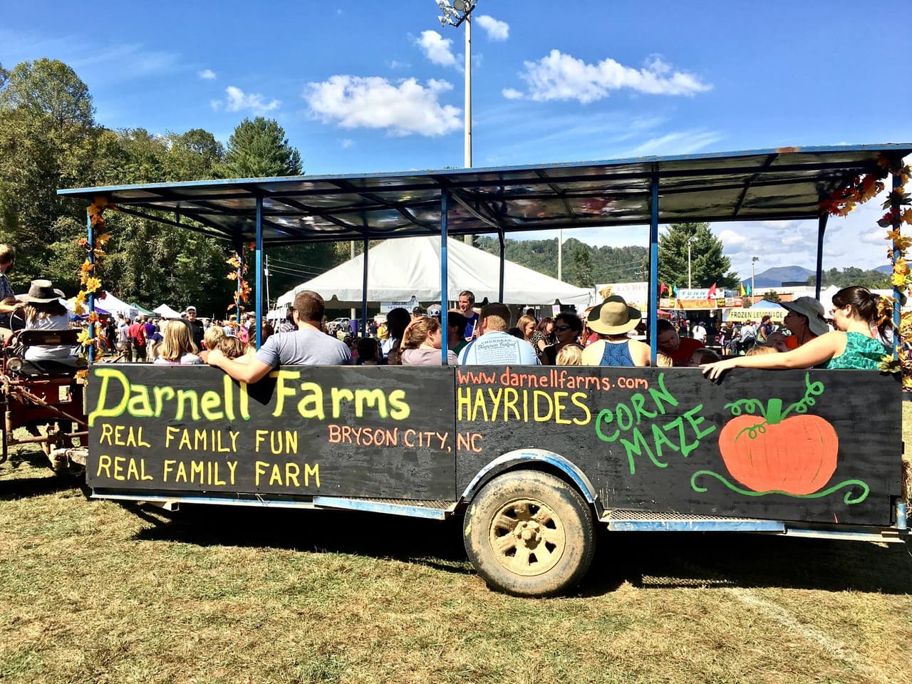 <b><a href="https://darnellfarms.com/">Número 1: Darnell Farms (Bryson City)</a></b>. Darnell Farms ofrece una verdadera experiencia de agroturismo para toda la familia. Se trata de una granja familiar de segunda generación con una finca que produce 100 acres de fresas, frijol, maíz dulce, calabazas, calabazas, una variedad de tomates y mucho más.
