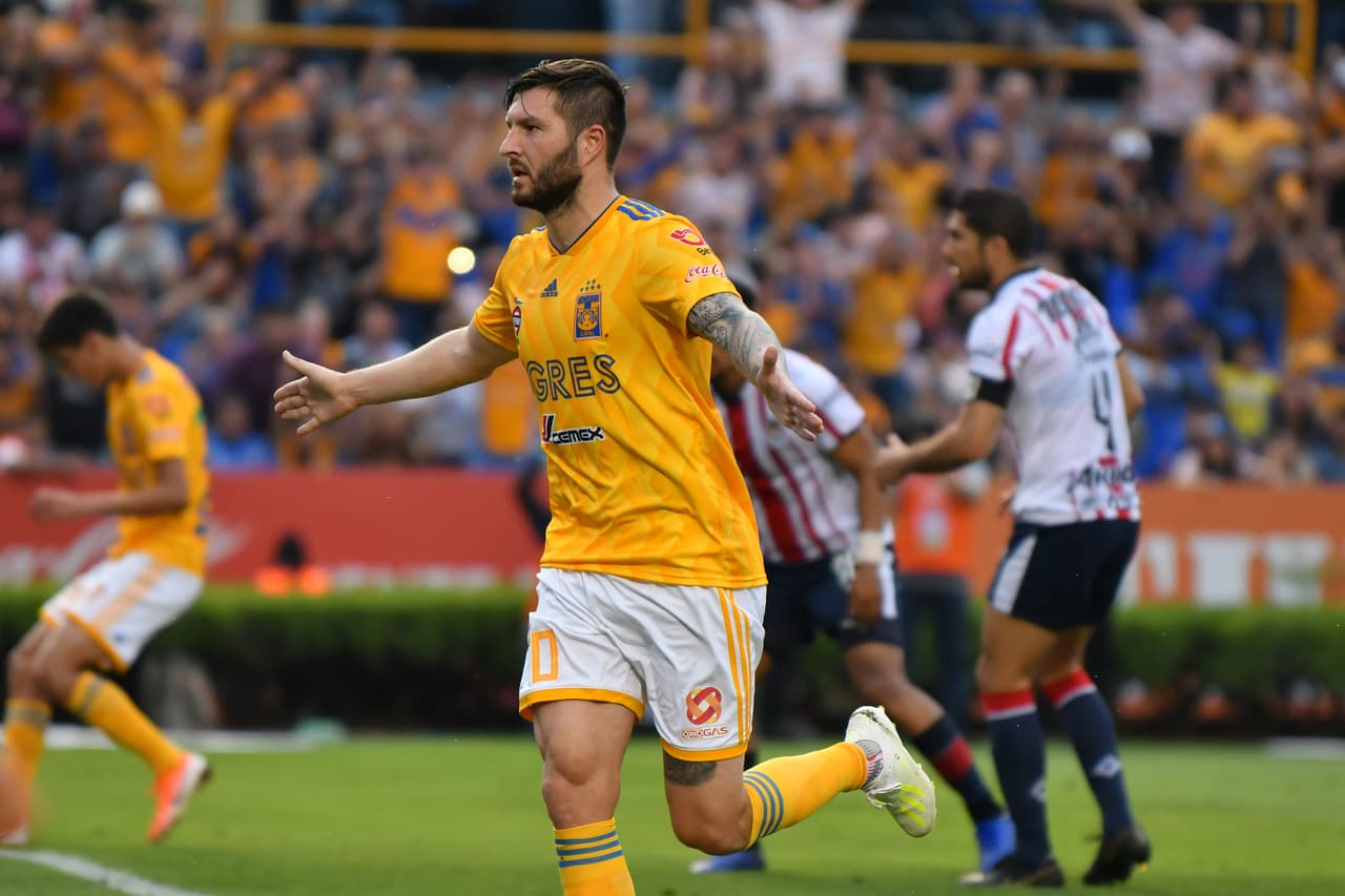 Con anotaciones de André-Pierre Gignac y Lucas Zelarayán los Felinos de Ricardo Ferretti vencieron 2-1 a Chivas.