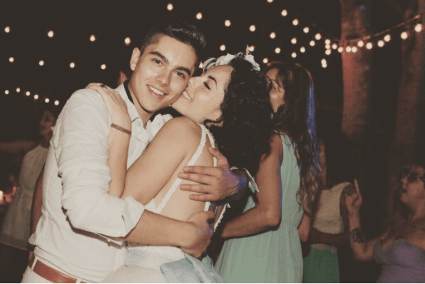 Sergio Mayer Mori, hijo de la actriz Bárbara Mori y Sergio Mayer, es una de las personalidades que ha sorprendido por el gran parecido que tiene con su madre.