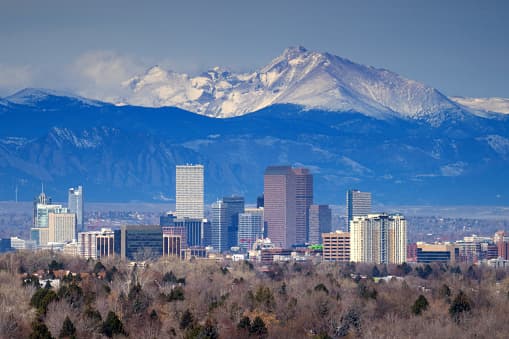 10.- 
<b>Denver, Estados Unidos.-</b> Esta ciudad ocupa el puesto número 10 de la lista debido a su energía creativa y muy buena comida, según afirma la editorial. Su potencial en crecimiento ha hecho de esta urbe un sitio lleno de lugares para disfrutar del arte, la arquitectura, comodidad y gastronomía. 
<br>