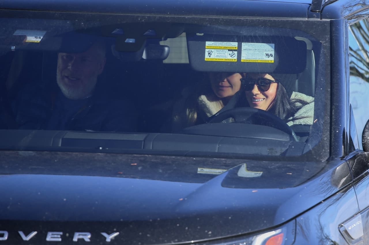 Desde enero pasado, Markle y el príncipe Harry, junto a su hijo Archie, tienen como 
<b><a href="https://www.univision.com/famosos/estan-muy-lejos-del-reino-unido-pero-meghan-y-harry-se-instalaron-en-el-lugar-mas-britanico-de-canada-video" target="_blank">residencia temporal</a></b> la Isla de Vancouver, en Canadá. 
<br>