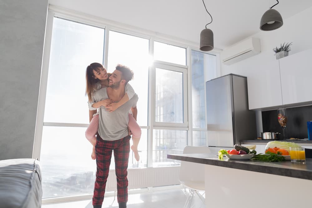 <b>Cáncer</b>
<br>Esa persona del signo Cáncer que está a tu lado, en sus aspectos positivos es amoroso y maternal o paternal, altamente intuitivo e imaginativo, con muchas percepciones, sueños clarividentes, protector de la familia, hogareño, comprensivo, generoso y desprendido, confiable y gran amigo ¡un verdadero consejero y apoyo en los momentos difíciles, el hombro que está siempre ahí para apoyarnos!