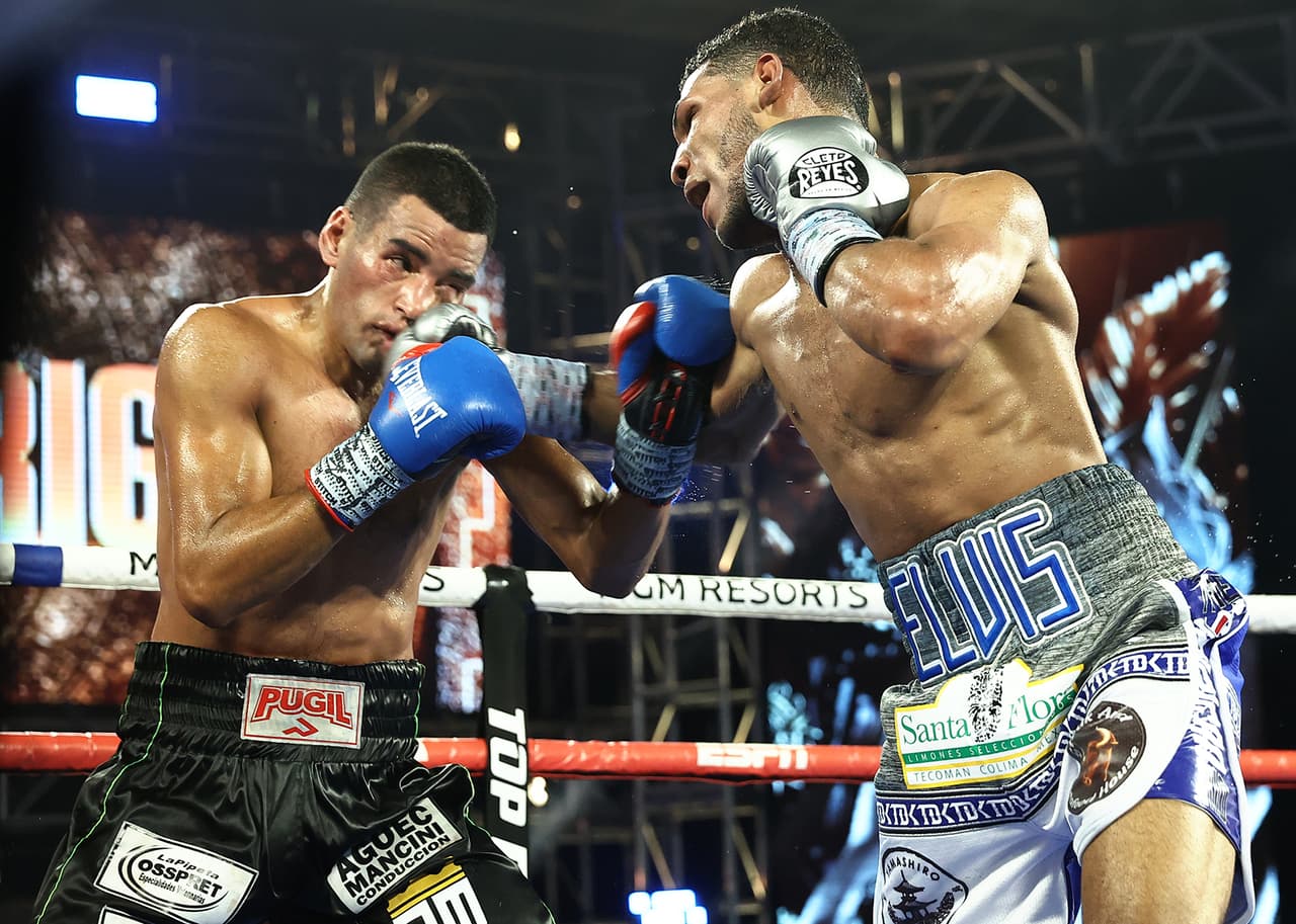 Elvis Rodríguez derrotó a Luis Alberto Verón en el octavo round por decisión unánime en combate de peso superligero.
