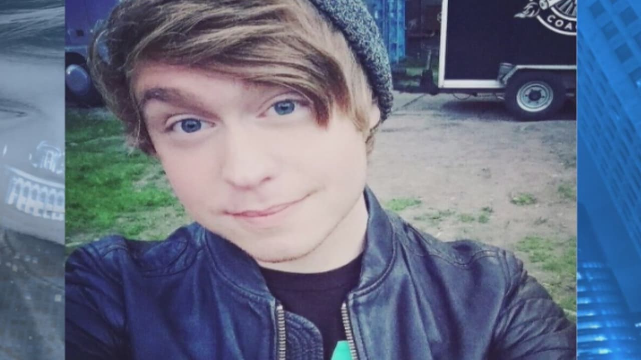 Sale bajo fianza estrella de YouTube acusado de pornografía infantil 