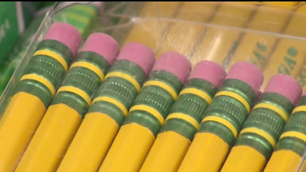 Para gozar de este beneficio, debes adquirir productos o artículos que cuesten menos de $100 cada uno, puedes consultar la lista en español 
<a href="https://comptroller.texas.gov/taxes/publications/98-490/spanish.php" target="_blank">dando click aquí. </a>