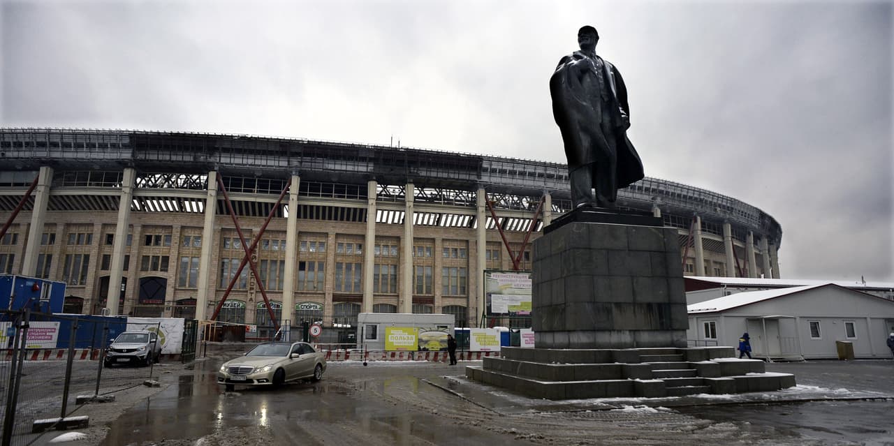Lenin, líder de la Revolución, es el ícono y referencia de este impontente estadio que se levanta cerca a las orillas del río Moscova.