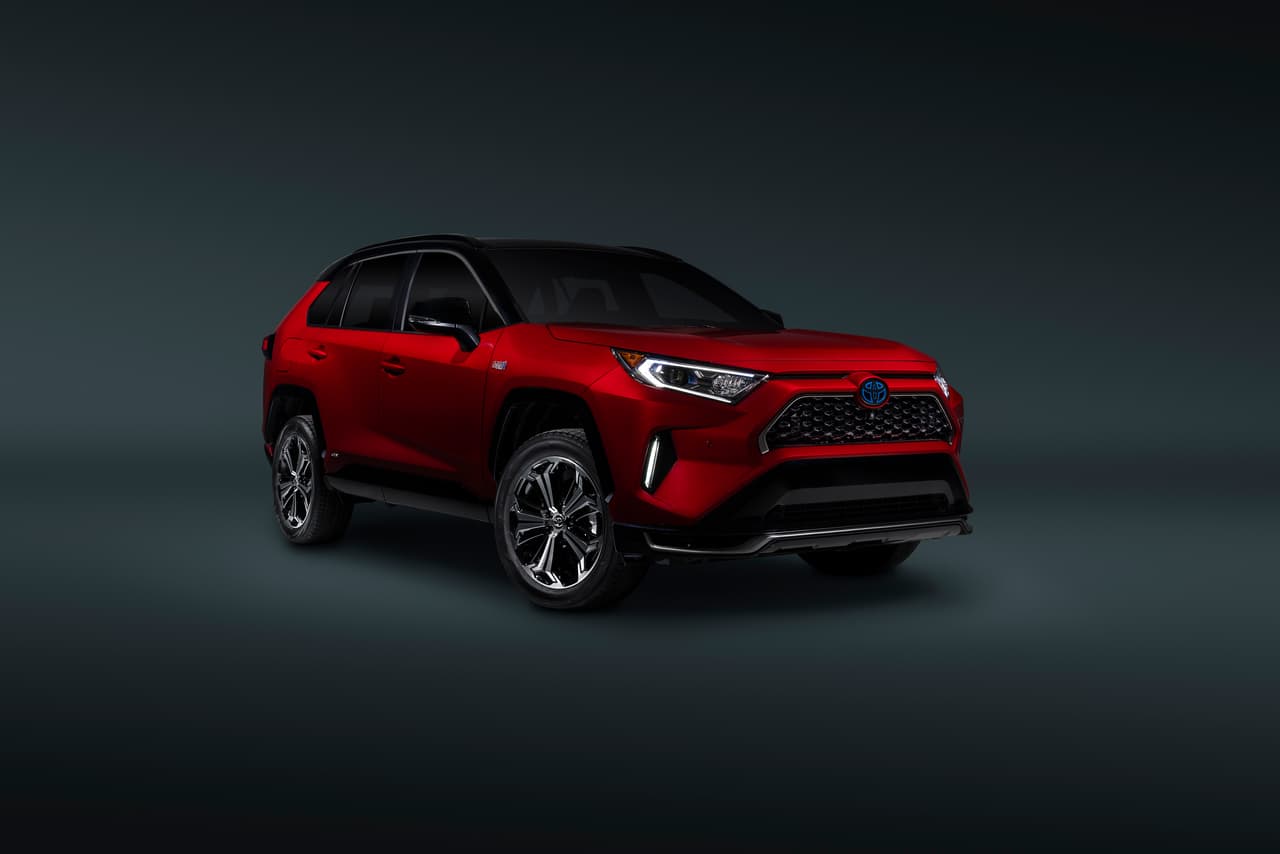 No solo se trata de la primera versión híbrida enchufable de la RAV4, sino que también es la RAV4 más potente, rápida y eficiente que haya existido.
<br>
