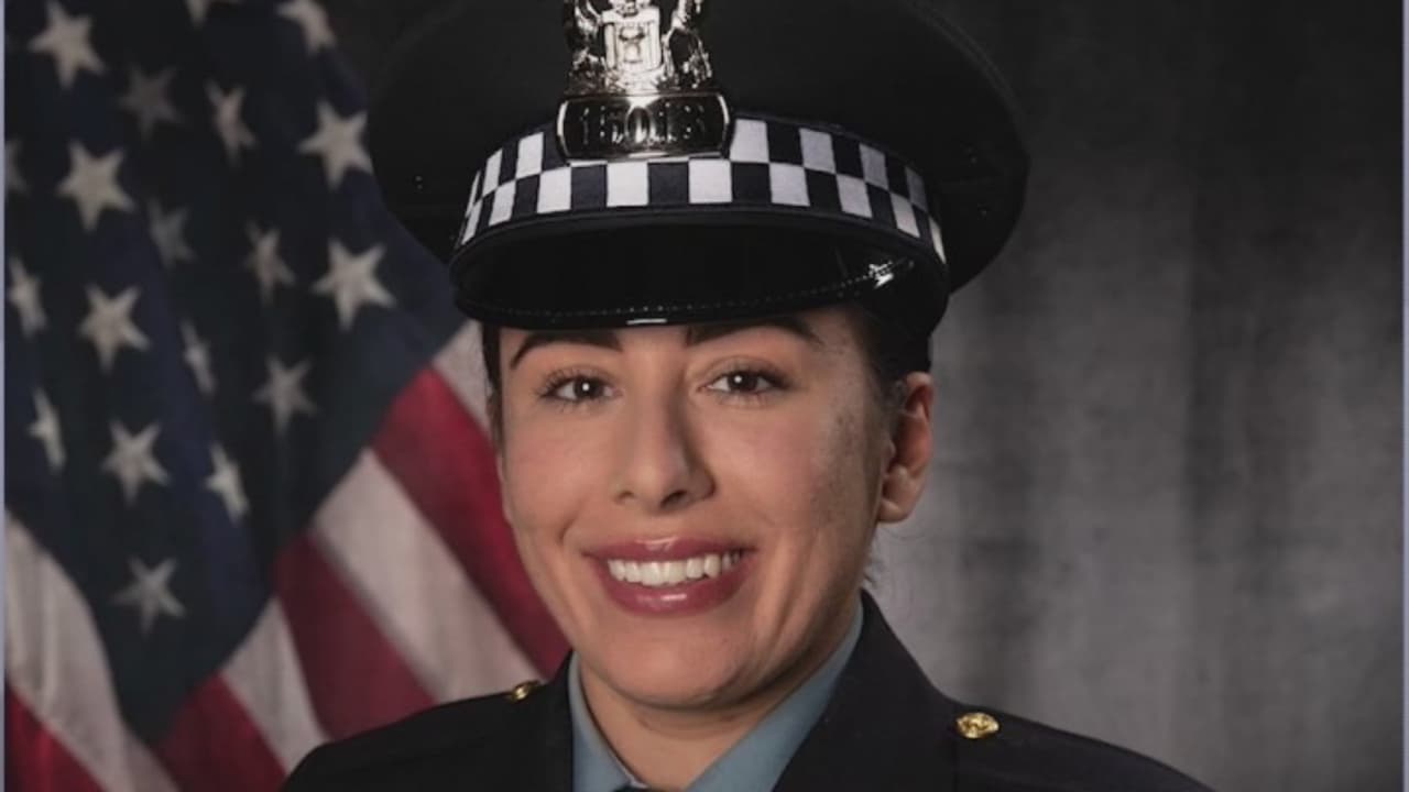 Familiares, amigos, miembros de la policía y de la comunidad han llegado hasta la capilla Santa Rita de Cascia para darle el último adiós a la agente de la policía Ella French, de 29 años, que fue baleada mortalmente durante el cumplimiento de su deber el pasado 7 de agosto.