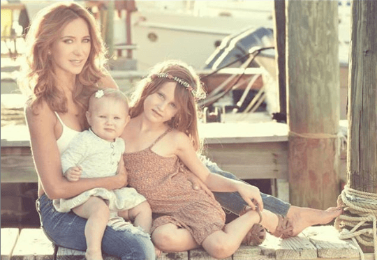 Afortunada también se siente Geraldine Bazán, quien contrario a su exmarido Gabriel Soto, prefiere contar en 
<b>sus historias de <a href="https://www.instagram.com/geraldinebazan/?hl=es-la" target="_blank">Instagram</a></b> y en otras redes sociales lo que hace en compañía de sus hijas.