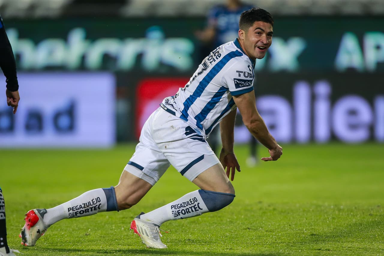 Los Tuzos se fueron con ventaja al descanso tras los tantos de Nicolás Ibáñez y Luis Chávez, pero Ángel Sepúlveda rescató el empate para los Gallos; José Angulo había adelantado a los visitantes.