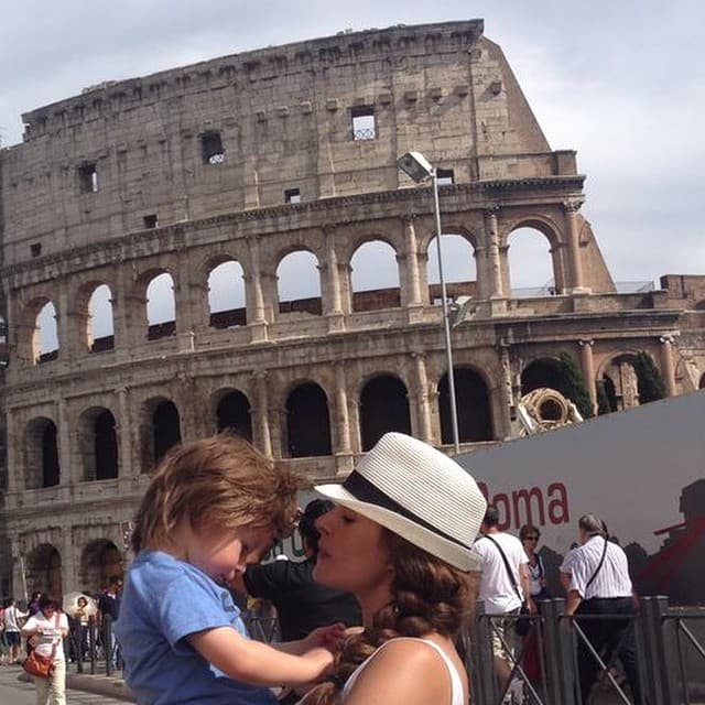 Y para salir de viaje con él y enseñarle las maravillas del mundo.