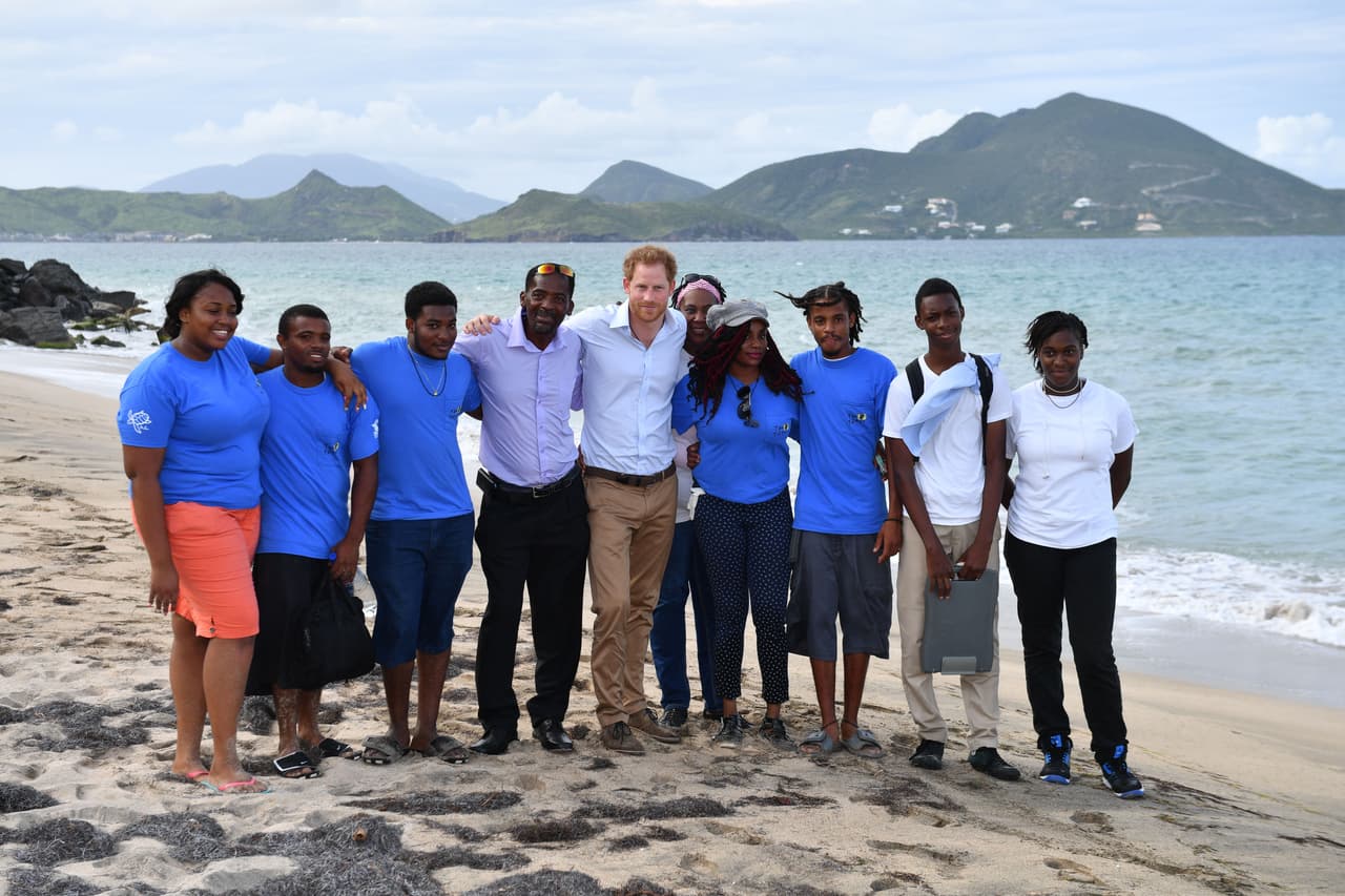 No podía faltar la foto del recuerdo con los miembros de la fundación y voluntarios.