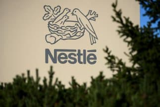 Nestlé anuncia que retirará colores y sabores artificiales de sus productos en EEUU