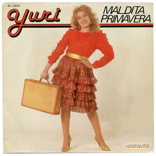 Cuando una pose no es suficiente y piensas que una maleta va a funcionar, así está Yuri con su
<i>Maldita Primavera.</i>