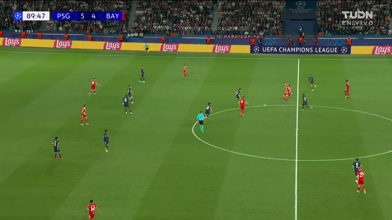 ¡TIRO ATAJADO! disparo por Harry Kane.