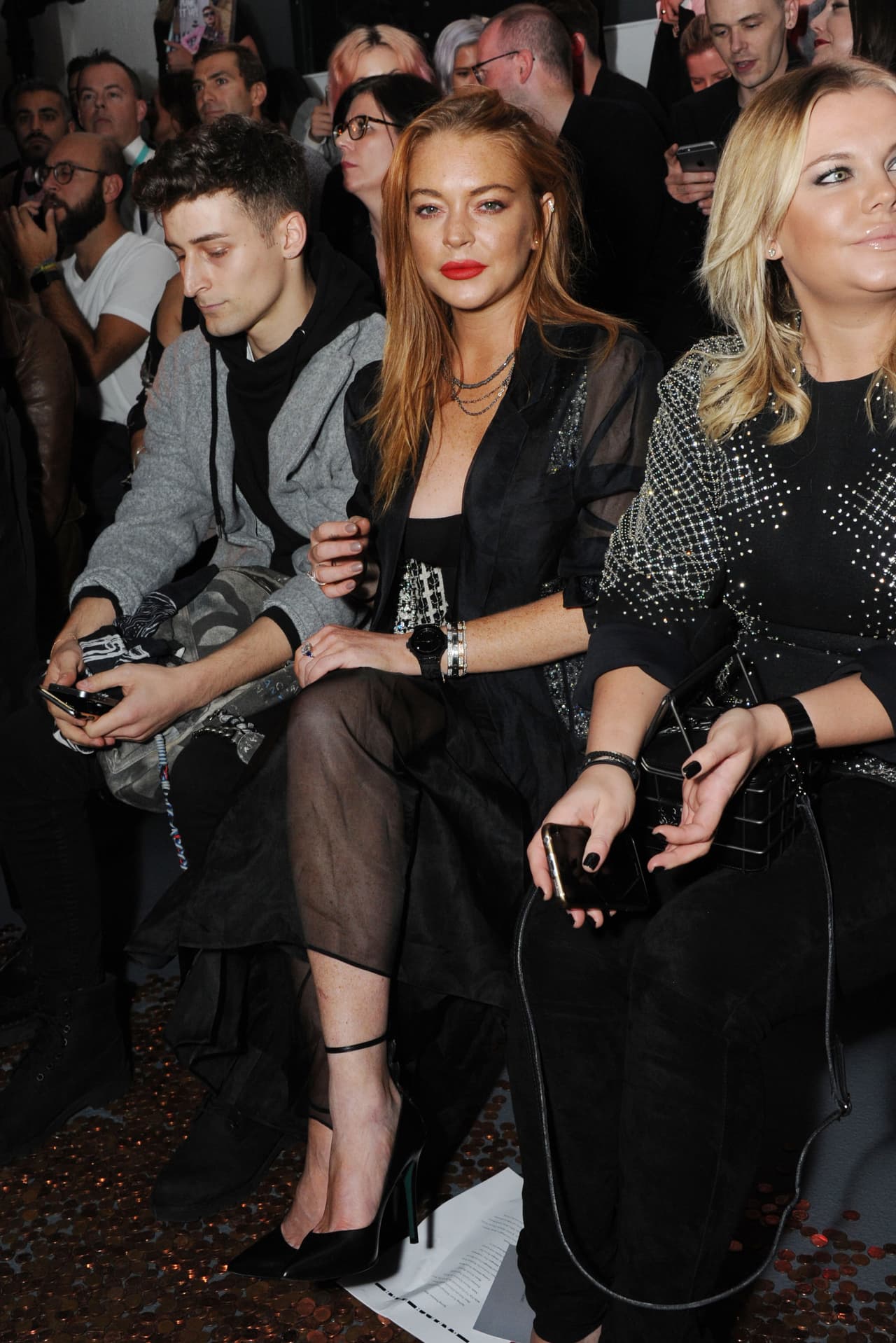 Muchos de los usuarios coincidieron en que la manera más profesional en que Lohan pudo haber llamado la atención a sus empleadas era personalmente o vía email, y no en sus redes sociales, frente a sus clientes.