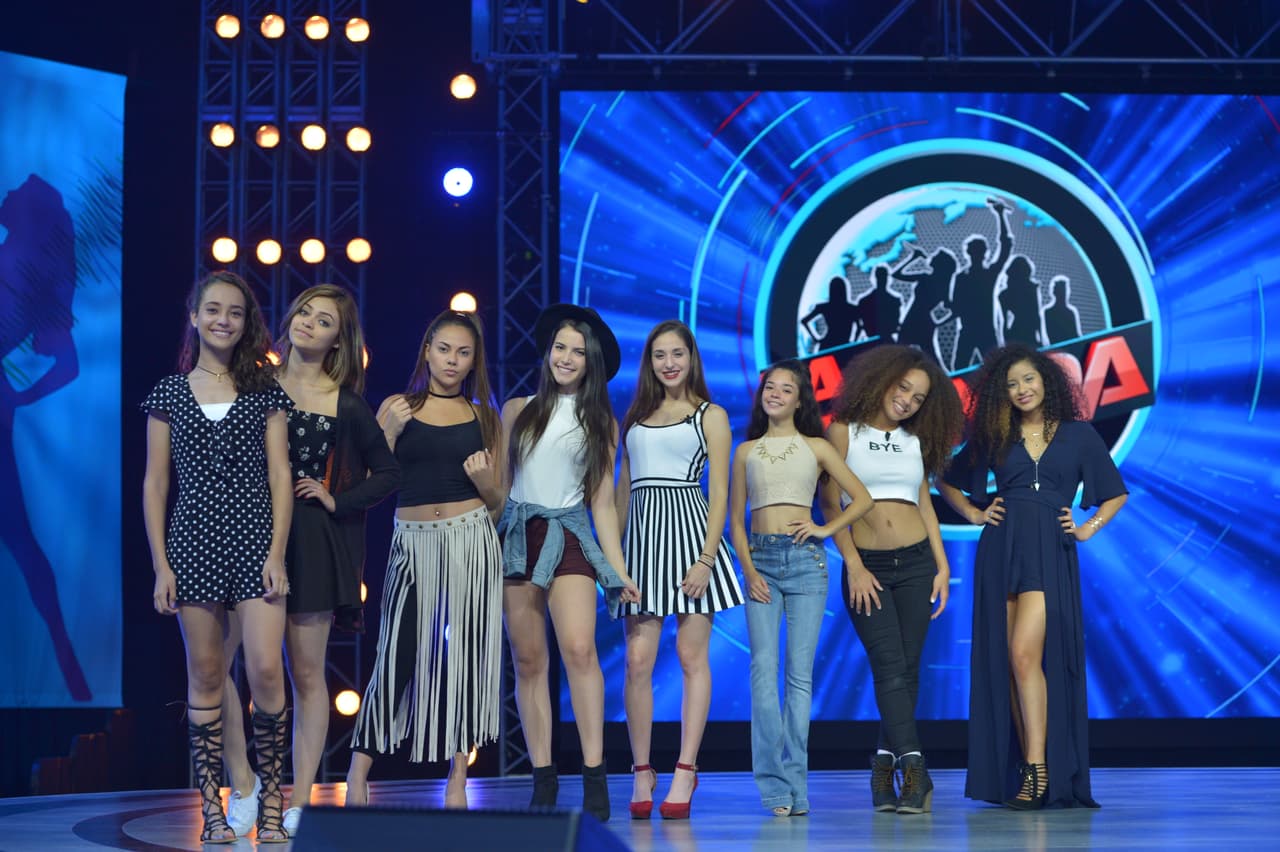 Luego de una complicada deliberación de los jueces, Sofía formó parte de las ocho chicas que pasaban a los shows en vivo.