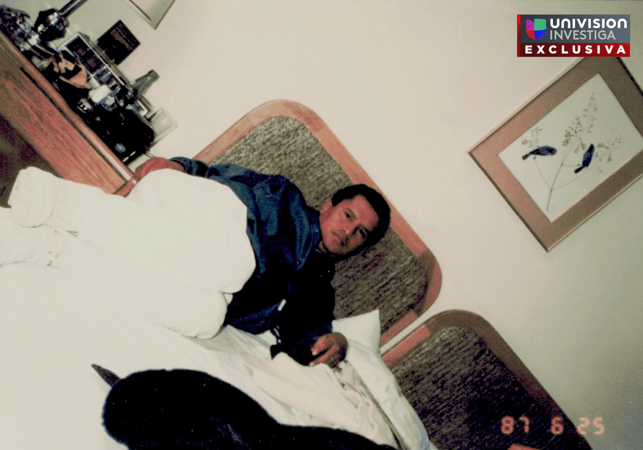 Darío Uzma en una habitación de un hotel de Bogotá, durante un paseo familiar.