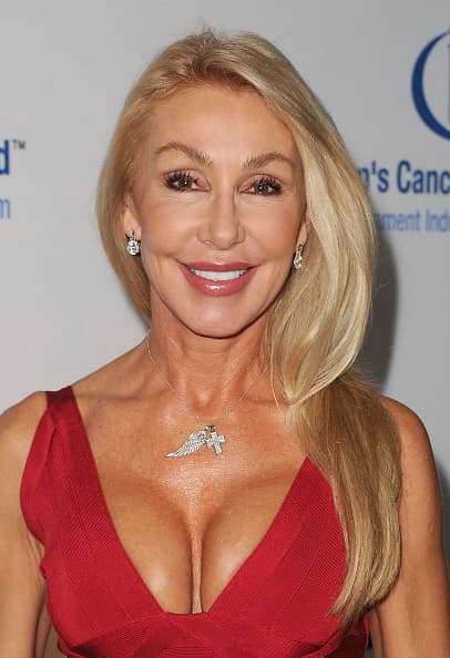 La madre de Brody, la actriz Linda Thompson, escribió en las respuestas a la publicación: "¡Como siempre, estoy tan orgullosa del caballero verdadero, leal y amoroso que eres, Brody! Enorgulleces a tu madre”.