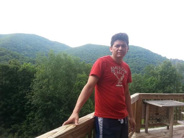 Sin embargo, debido a su estatus migratorio, el padre de familia optó por visitarla cruzando la frontera con la ayuda de un “coyote”. 
<br>