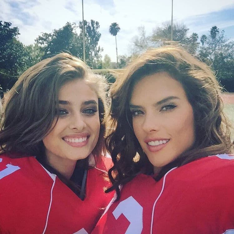 Alessandra Ambrosio prestó su belleza para los anuncios del Super Bowl.