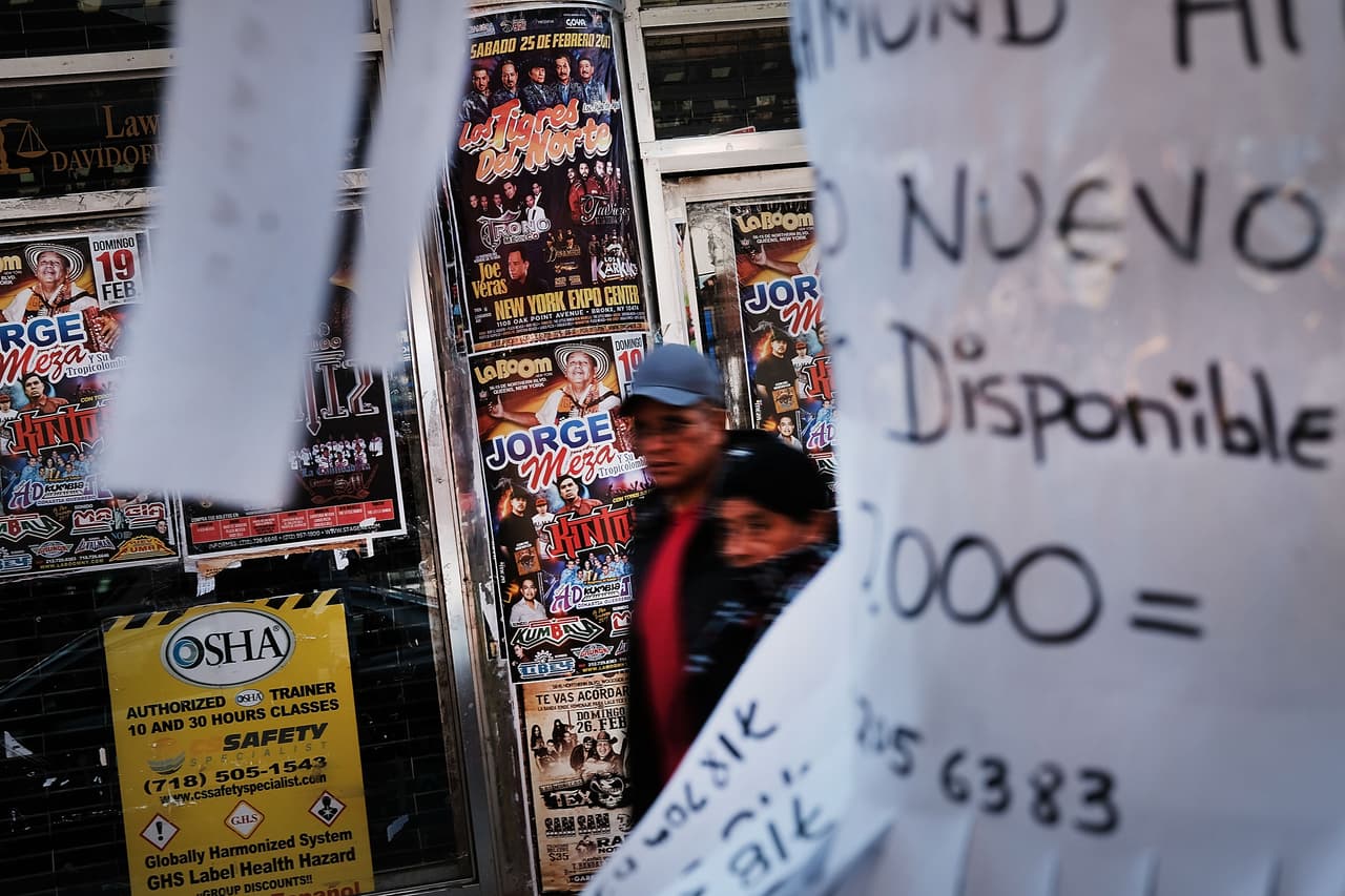 Analysis: Members of Congress in Hispanic areas show meager use of Spanish online 