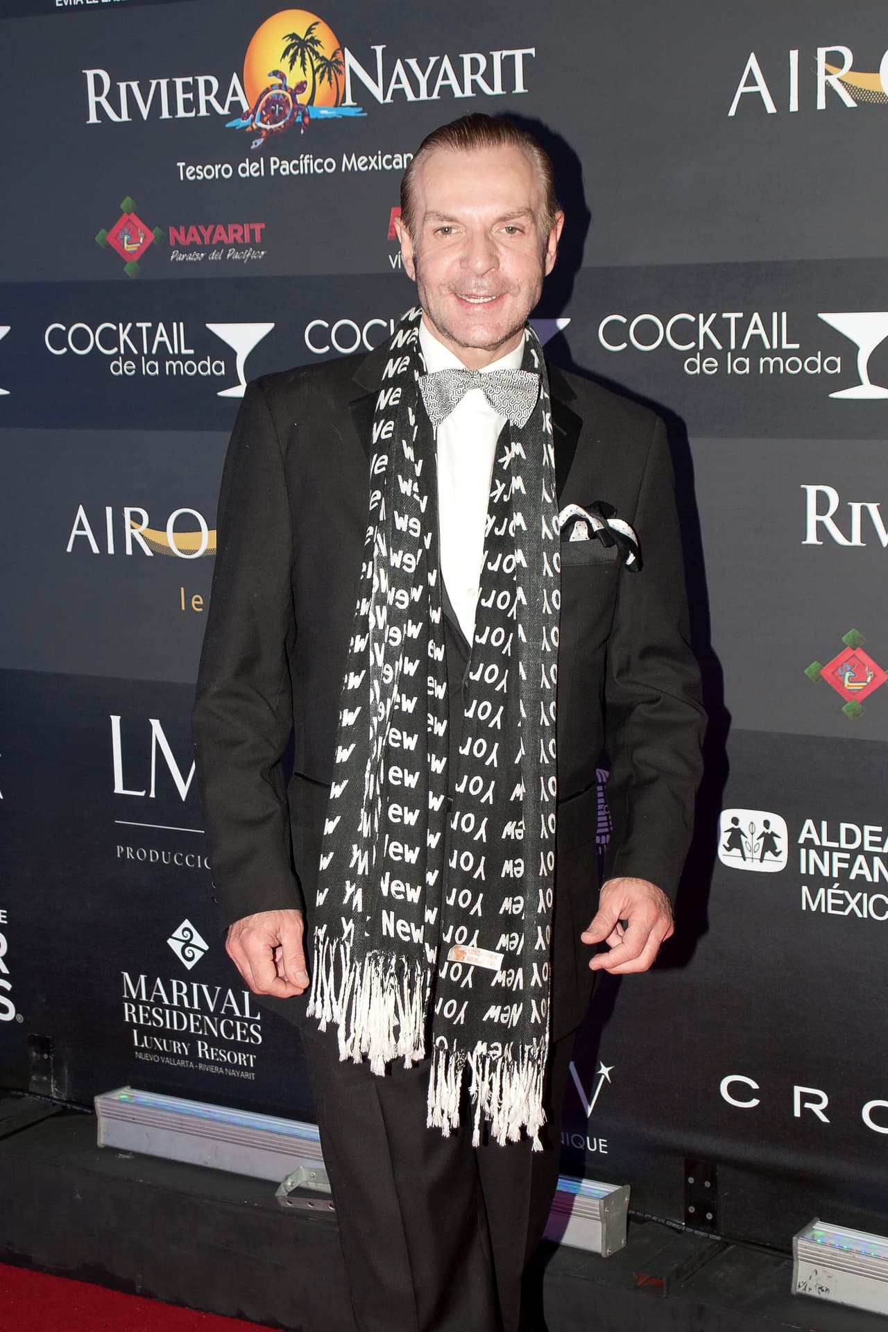 “Bueno sí, desde luego, el hecho de que yo esté en un evento y me hagan unas tomas sentado y deduzcan que yo estoy con una persona por alguna razó, eso afecta mi imagen moralmente, o sea 
<b>mi imagen ya no es buena</b>”, expresó.