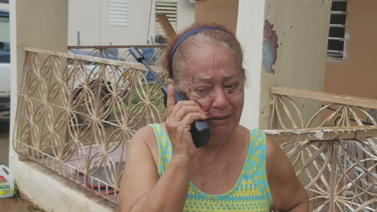 "Estamos vivos por lo menos", dice una mujer que perdió su hogar ante el paso de María