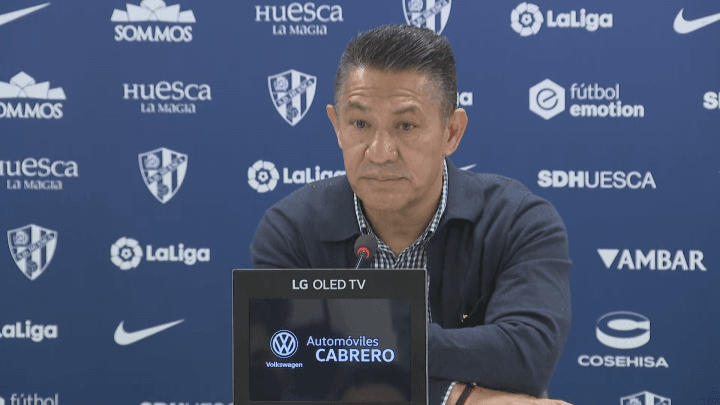 El Huesca destituyó al mexicano Ignacio Ambriz