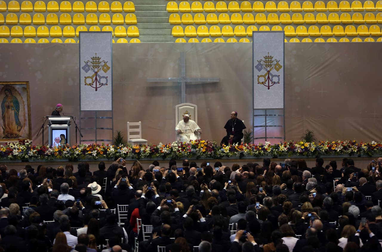Luego se reunió con empresarios y trabajadores expresando que "la mejor inversión es crear oportunidades" y que "el flujo de capital no puede determinar el flujo y la vida de las personas".