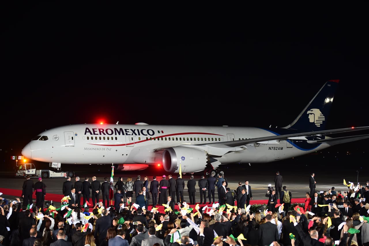 El Papa había concluido su visita en México, no sin antes agradecer a través de su Twitter la hospitalidad del pueblo mexicano: "Gracias a México y a todos los mexicanos. Que el Señor y la Virgencita de Guadalupe nos acompañen siempre."