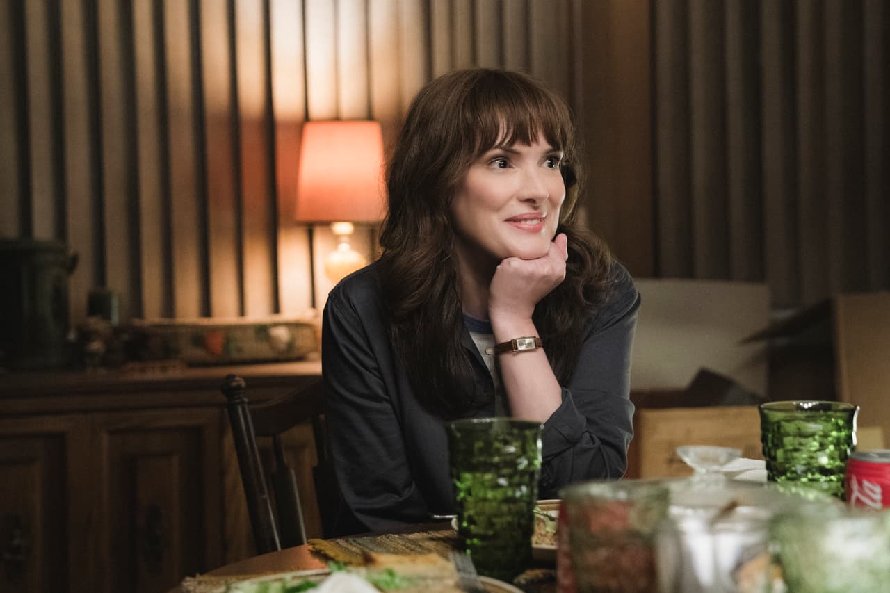 <b>‘Stranger Things’</b>
<br>Desde 2016 se ha podido ver a Winona Ryder en su papel como Joyce Byers en la serie de Netflix ‘Stranger Things’. Por su destacada participación ha sido nominada a un Globo de Oro a la mejor actriz en una serie de televisión y ha cautivado a todo tipo de público, incluyendo a los más jóvenes.