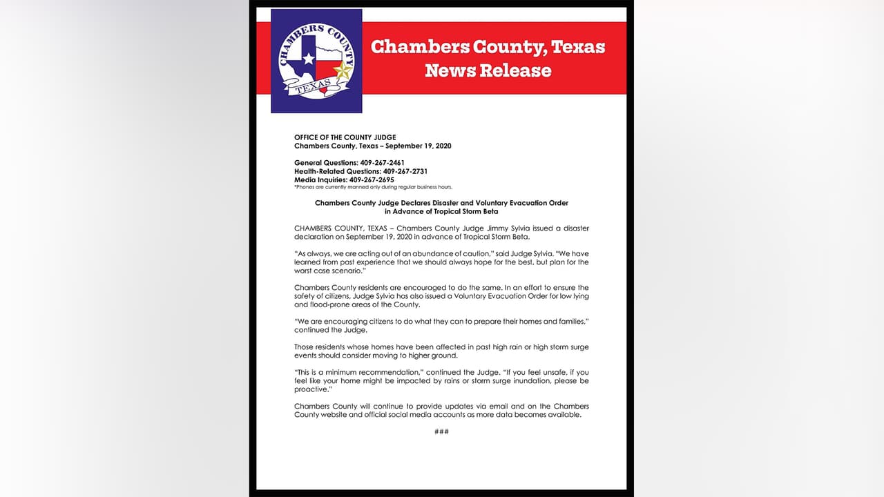 El juez del condado de Chambers, Jimmy Sylvia,
<b><a href="https://www.facebook.com/ChambersCountyEmergencyManagement/photos/pcb.1351536628549466/1351532515216544/?type=3&theater" target="_blank">emitió una declaración de desastre</a></b> y una orden de evacuación voluntaria antes de la tormenta tropical Beta el sábado 19 de septiembre. "Hemos aprendido de experiencias previas que siempre debemos esperar lo mejor pero planear para el peor escenario", indicó el juez Sylvia.