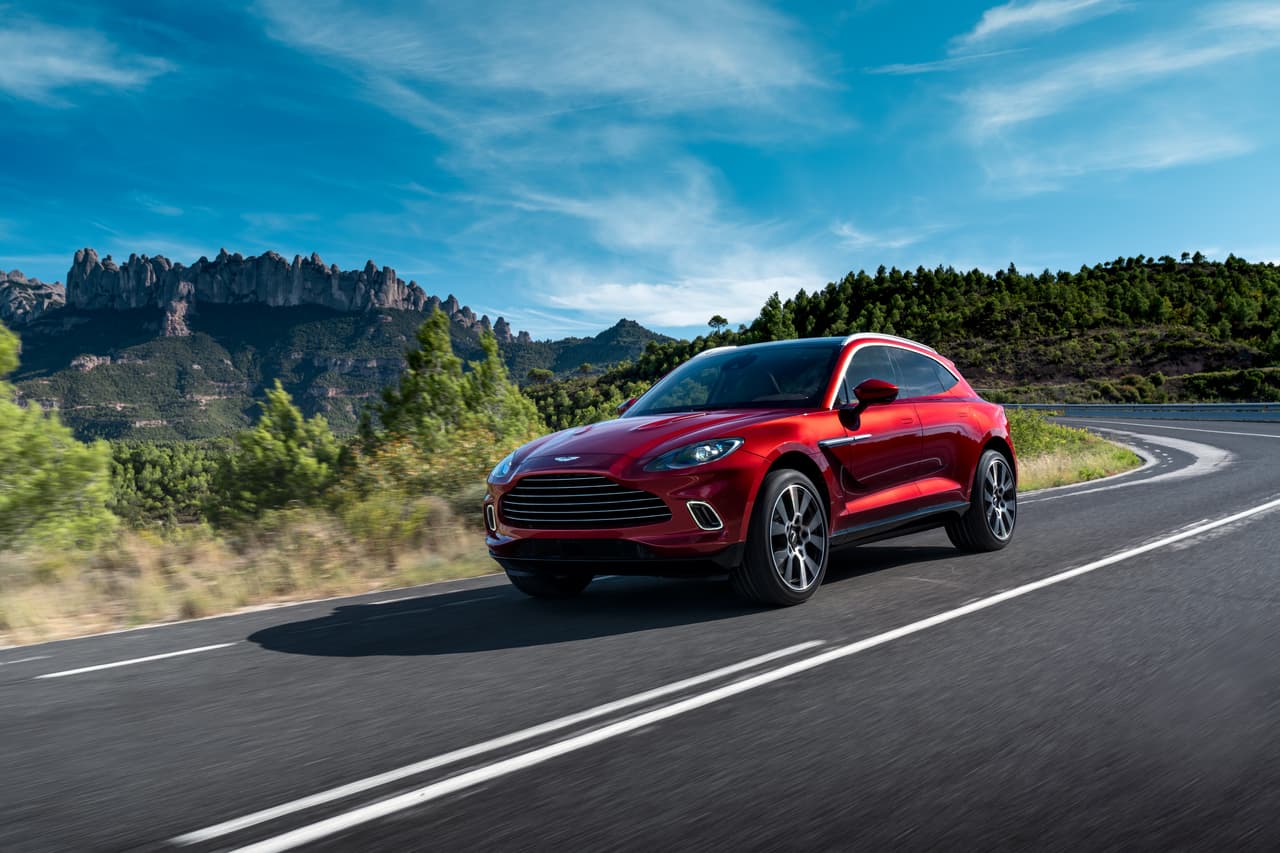 La Aston Martin DBX 2021 debuta en el Auto Show de Los Ángeles 2019.